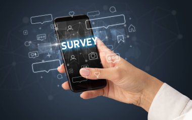 Sosyal medya kavramına sahip akıllı telefon kullanımı