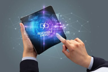 İş adamı katlanabilir bir akıllı telefon tutuyor, teknoloji konsepti