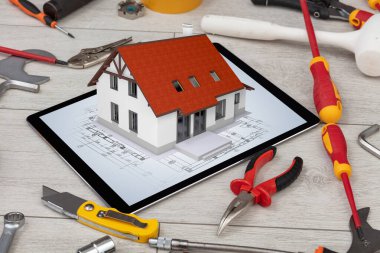 Tablet ve araçları 3d ev planı kavramı ile