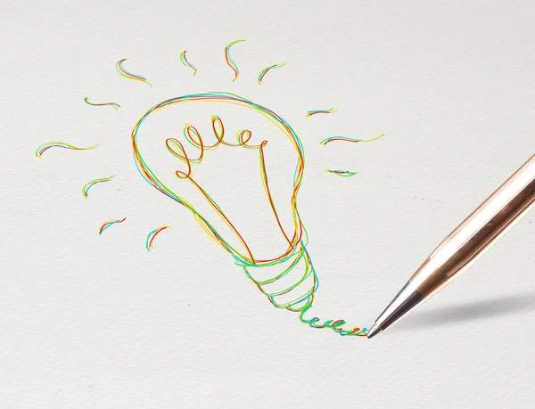 Pensil menggambar bola lampu di atas kertas — Stok Foto