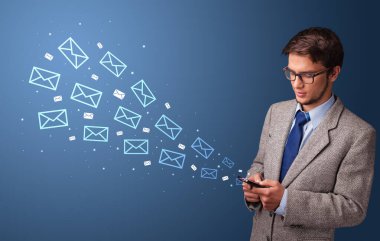 Telefonunuzun ve posta kavramı ile işadamı