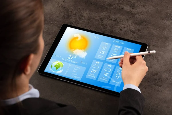 Business woman checking weather — Stock Photo, Image