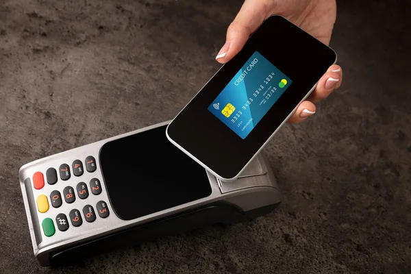 Transactie voltooid met mobiele credit card — Stockfoto