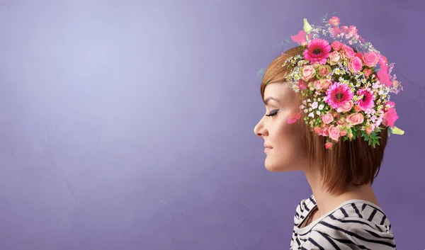 Cabeça florida com flores coloridas — Fotografia de Stock