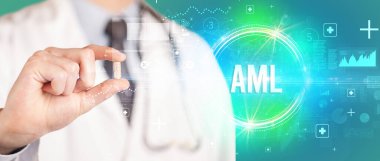 Sana ilaç veren bir doktorun yakın çekimi.