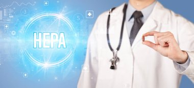 Sana ilaç veren bir doktorun yakın çekimi.