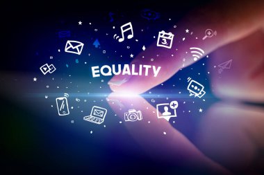 Sosyal medya simgeleri kavramlı parmak dokunuşu tableti