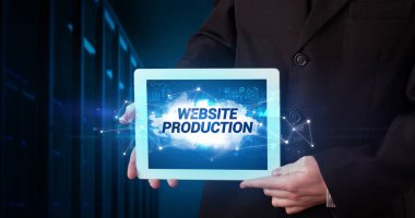 Tablet tutan kişi, teknoloji konsepti