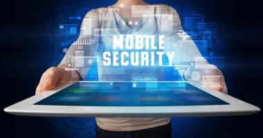 Tablet tutan kişi, güvenlik kavramı