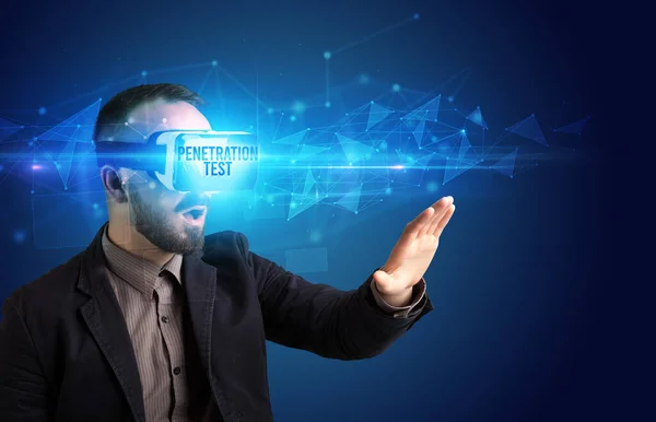 Zakenman op zoek door Virtual Reality bril, virtual security concept — Stockfoto