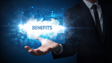 Motivasyon mesajı taşıyan iş adamının eli