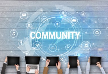 Bir grup insan toplantı yapıyor.