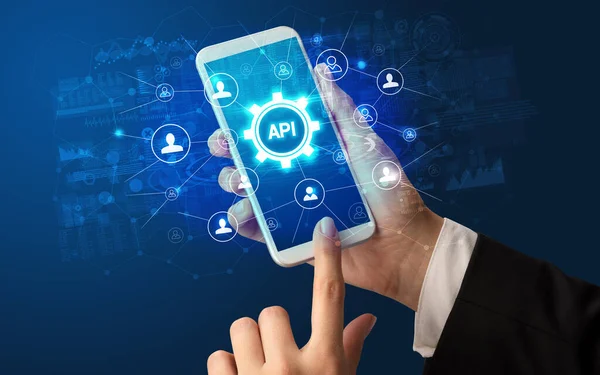 Teknoloji kavramına sahip akıllı telefon kullanımı