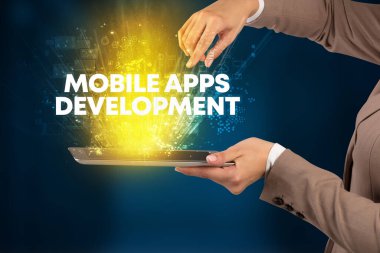 Yazılı dokunmatik ekranın yakın plan görüntüsü