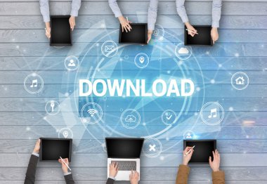 Bir grup insan toplantı yapıyor.