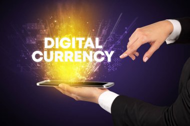 Yazılı dokunmatik ekranın yakın plan görüntüsü