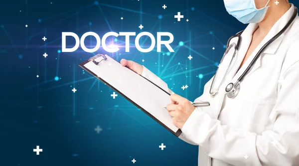 Il medico compila la cartella clinica — Foto Stock