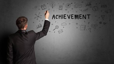 İş adamı yaratıcı bir fikir çiziyor.