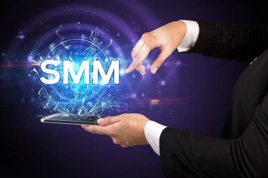 Kısaltmalı dokunmatik ekranın yakın plan görüntüsü.