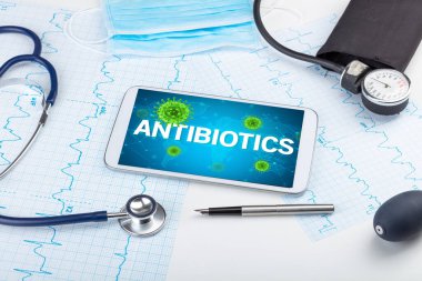 Yazılı bir tablet pc 'nin yakın görüntüsü