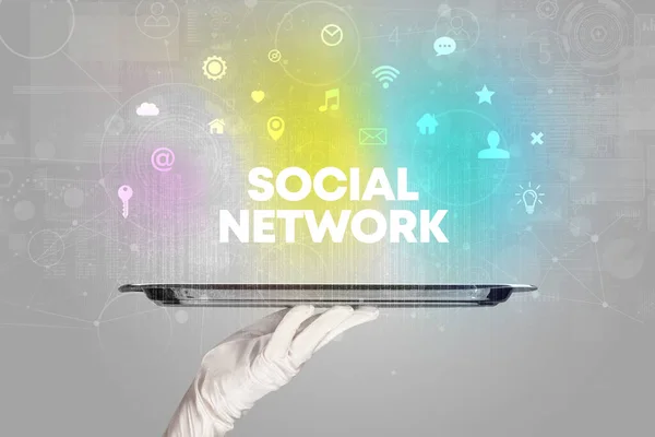 Servitör i sociala nätverk — Stockfoto