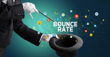 Sihirbaz sihir numarası yapıyor.