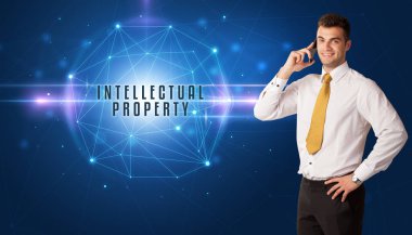 İş adamı güvenliği düşünüyor.