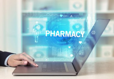 Doktor sağlık kontrolü yapıyor.