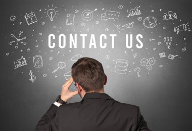 Bir iş adamının arkadan görünüşü