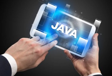 El tutuş tabletinin yakın plan görüntüsü