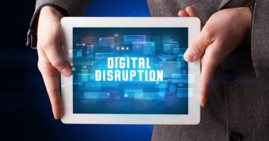 Tablet tutan kişi, güvenlik kavramı