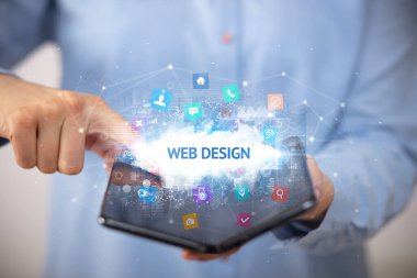 İş adamı katlanabilir bir akıllı telefon tutuyor, teknoloji konsepti