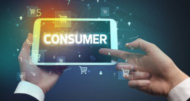 Alışveriş yazısıyla el ele tutuşma tabletinin yakın çekimi