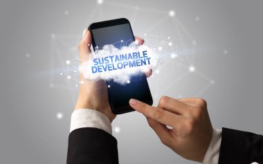 Bulut iş konsepti olan akıllı telefon kullanımı