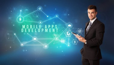 Teknolojiyi düşünen bir iş adamı.