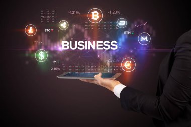 Yazılı dokunmatik ekranın yakın plan görüntüsü