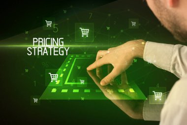 Alışveriş arabası simgeleriyle çevrimiçi alışveriş kavramı