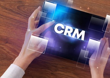 El tutuş tabletinin yakın plan görüntüsü