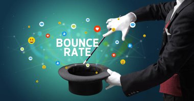 Sihirbaz sihir numarası yapıyor.