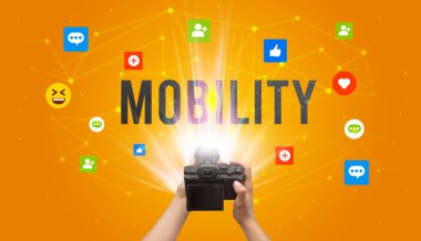 Sosyal medya içeriğini yakalamak için kamera kullanılıyor