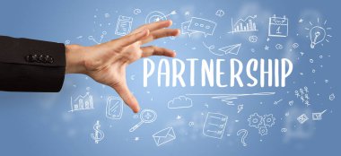 İşletme yazıtlarına işaret eden kırpılmış elin yakın çekimi