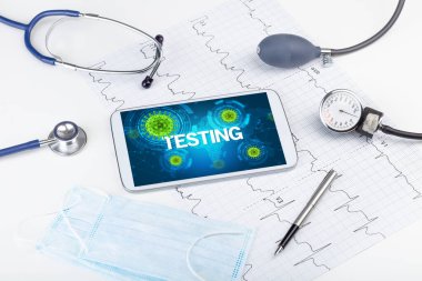 Yazılı bir tablet pc 'nin yakın görüntüsü
