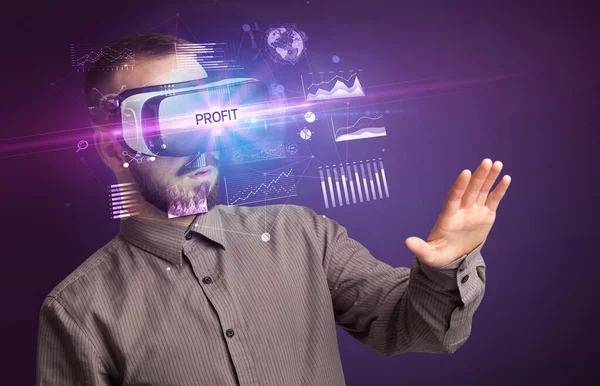 Üzletember a virtuális valóság szemüvegén keresztül — Stock Fotó