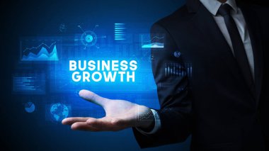 Motivasyon mesajı taşıyan iş adamının eli