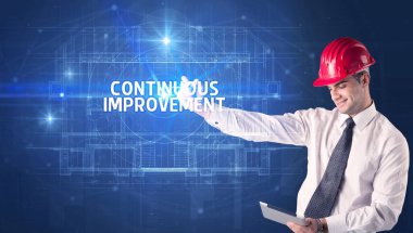 Miğferli yakışıklı mimar.