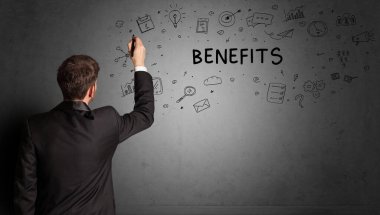 İş adamı yaratıcı bir fikir çiziyor.