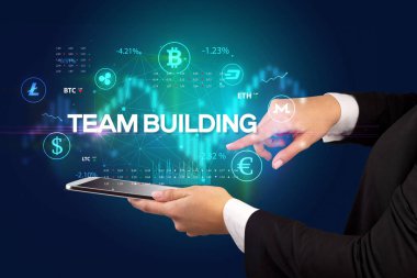 Yazılı dokunmatik ekranın yakın plan görüntüsü