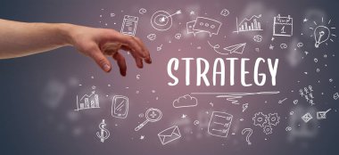 İşletme yazıtlarına işaret eden kırpılmış elin yakın çekimi