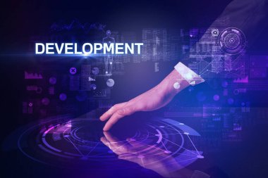 İş adamı büyük ekrana dokunuyor