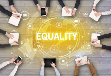 Bir grup insan toplantı yapıyor.